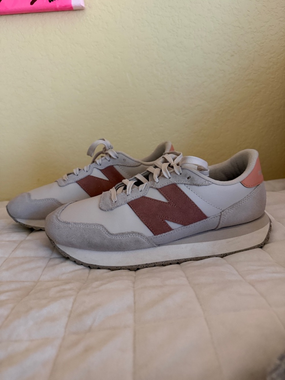 New Balance Sneakers in Light Gray & Rose